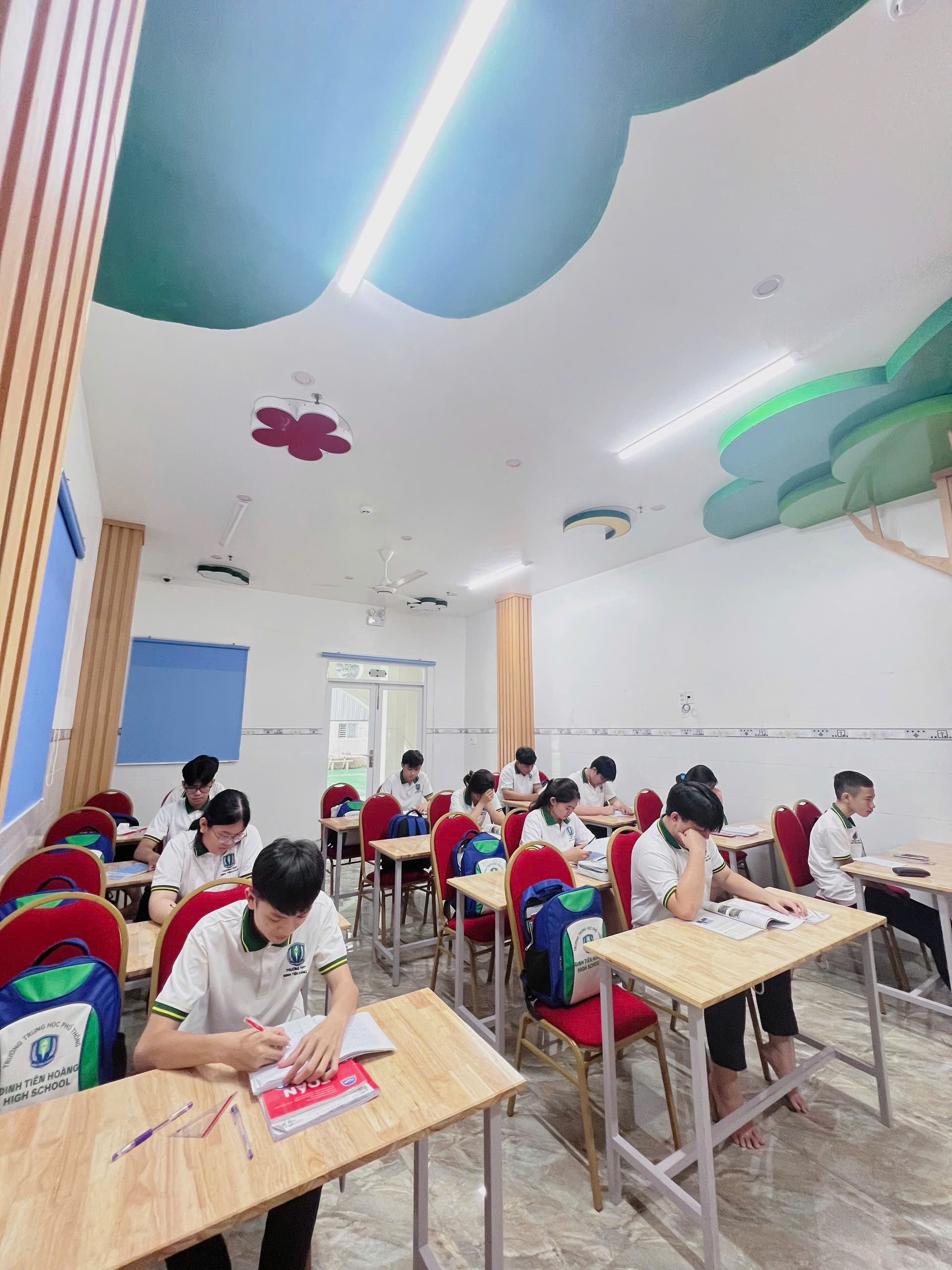 Chương Trình Lớp 10 Linh Hoạt – Phù Hợp Mọi Năng Lực Học Sinh