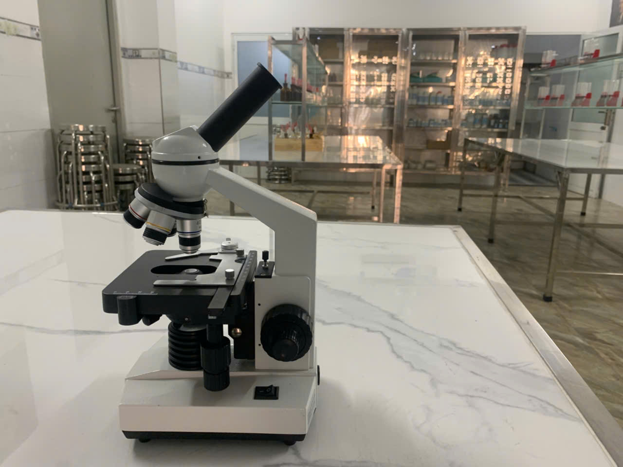 PHÒNG THÍ NGHIỆM HÓA-SINH 